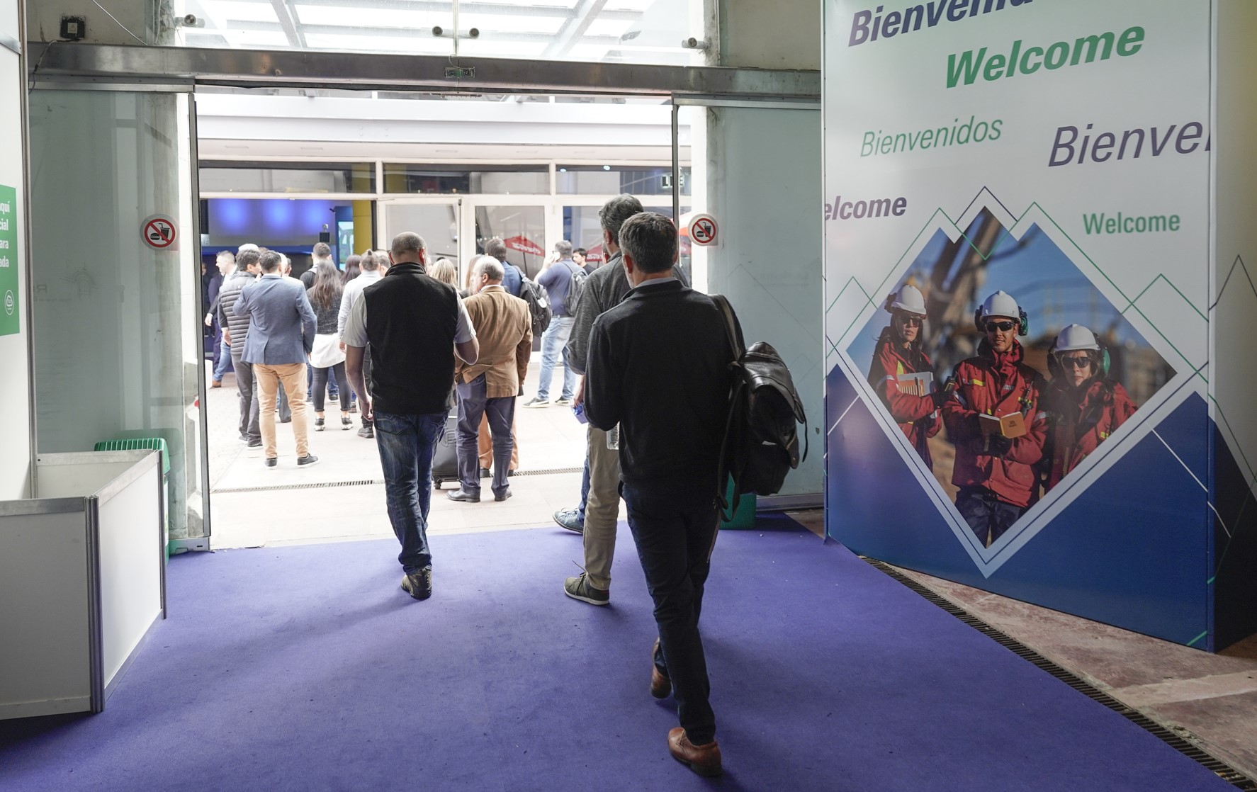 Asistentes ingresando a Arminera 2025, el evento minero más importante de Argentina