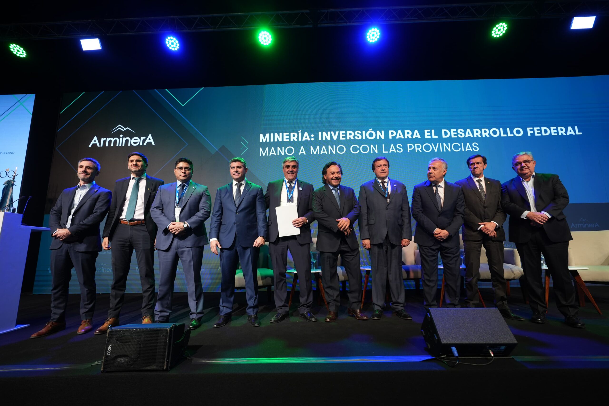Gobernadores de provincias mineras argentinas junto al presidente de CAEM en el panel “Mano a Mano con las Provincias” en Arminera 2025.